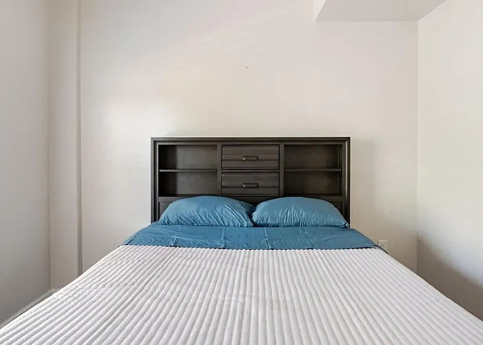 Holiday home Entire Home, 7 Minutes From Airport *