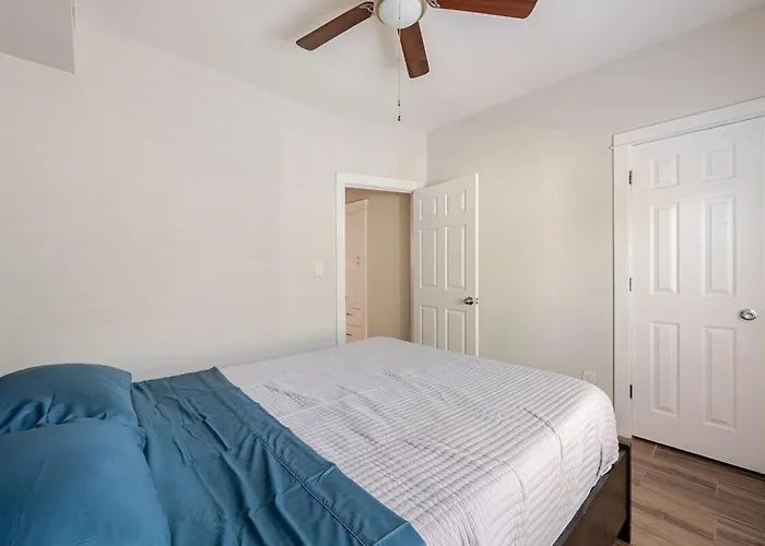 Entire Home, 7 Minutes From Airport *
