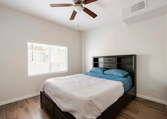 Entire Home, 7 Minutes From Airport *