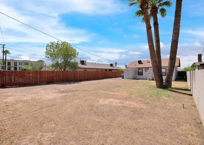 Entire Home, 7 Minutes From Airport