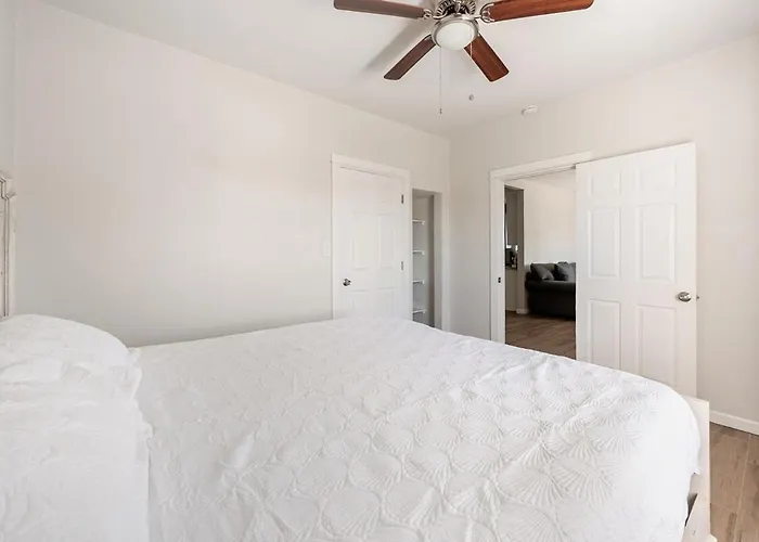 Holiday home Entire Home, 7 Minutes From Airport *