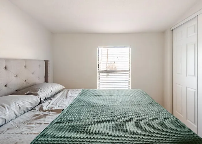 Entire Home, 7 Minutes From Airport Holiday home Phoenix